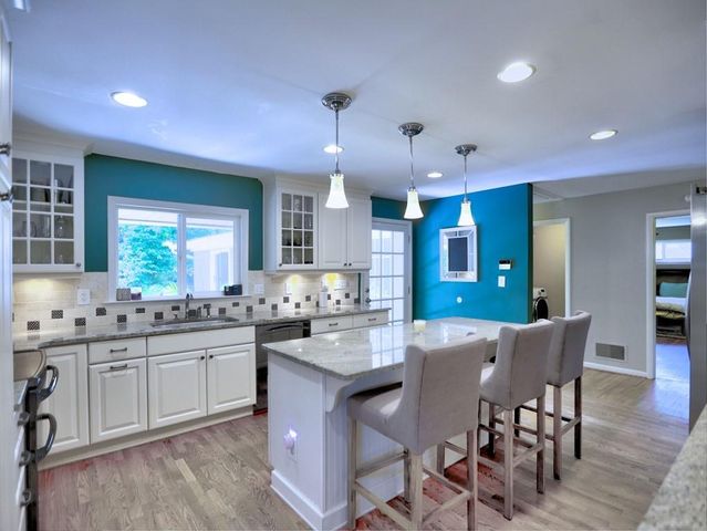 715 Glenforest Road, Sandy Springs, GA 30328