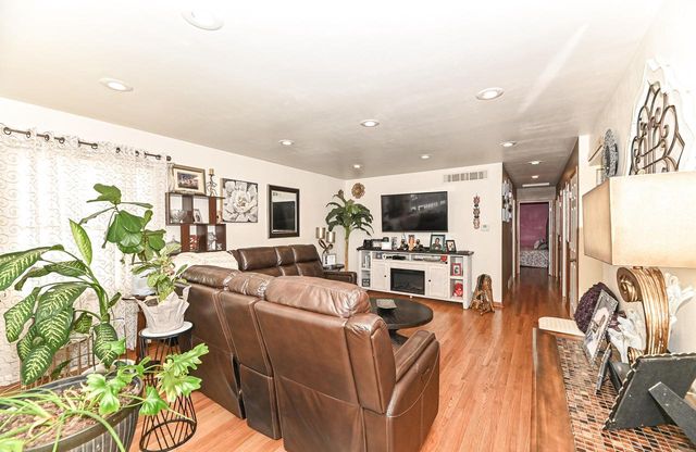 6700 N 51st STREET, Milwaukee, WI 53223