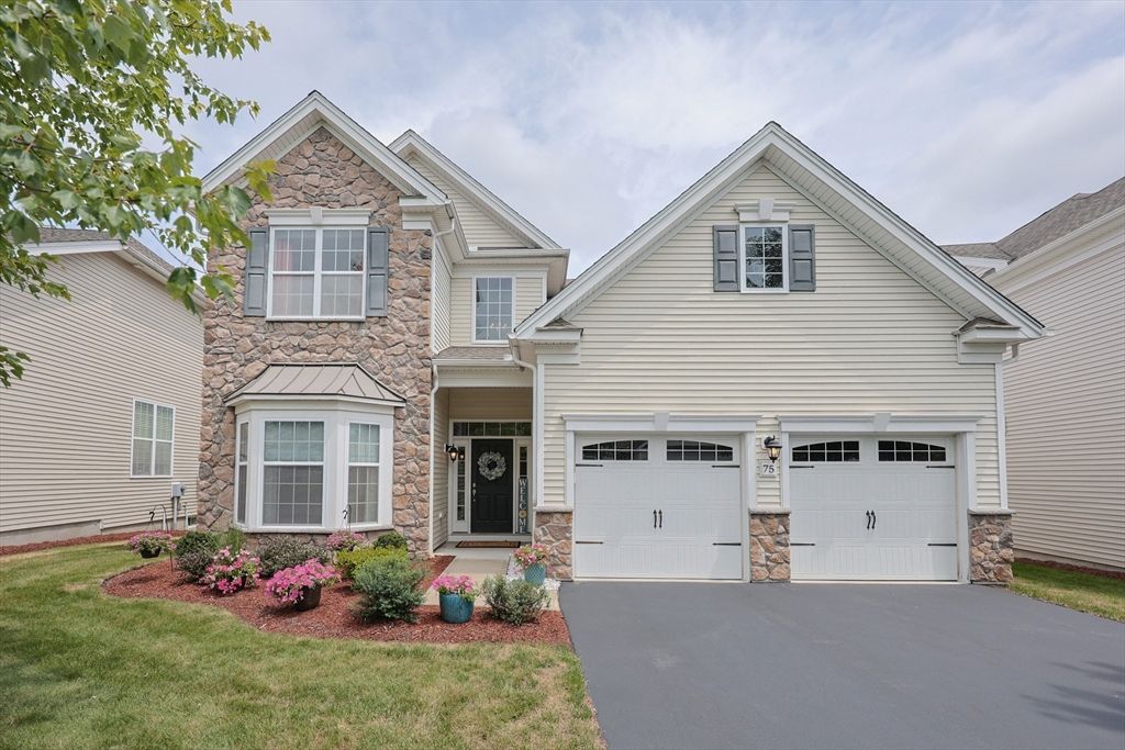 75 Sherwood Dr 152, Methuen, MA 01844