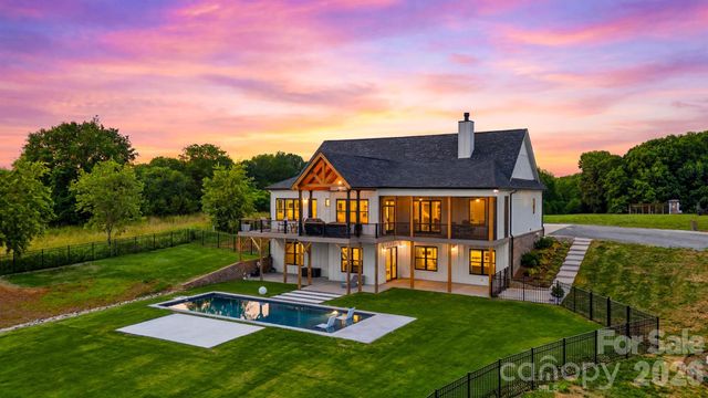 2322 Moss Farm Road, Hickory, NC 28602