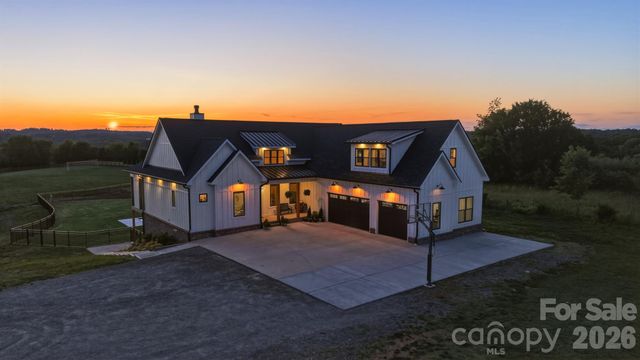 2322 Moss Farm Road, Hickory, NC 28602
