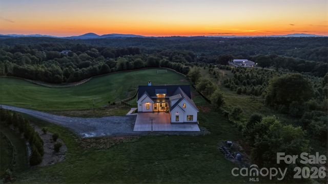 2322 Moss Farm Road, Hickory, NC 28602