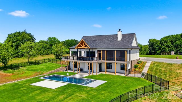 2322 Moss Farm Road, Hickory, NC 28602