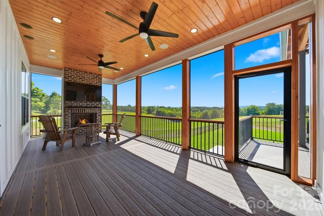 2322 Moss Farm Road, Hickory, NC 28602