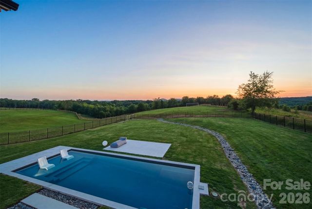 2322 Moss Farm Road, Hickory, NC 28602