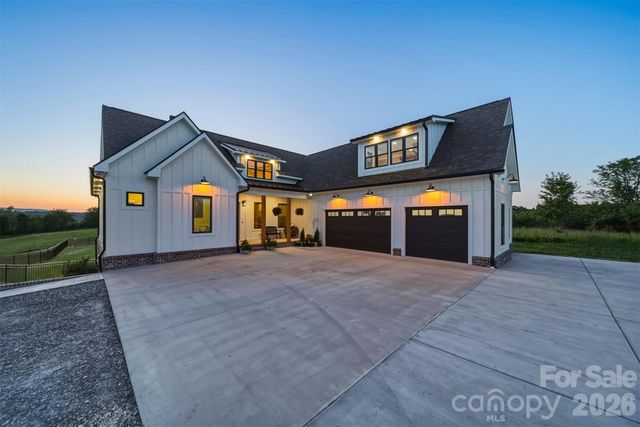2322 Moss Farm Road, Hickory, NC 28602