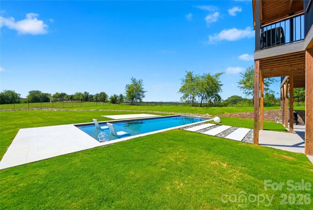 2322 Moss Farm Road, Hickory, NC 28602