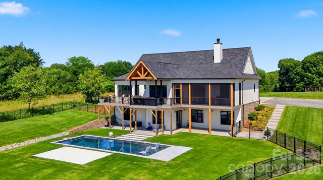 2322 Moss Farm Road, Hickory, NC 28602