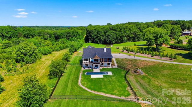 2322 Moss Farm Road, Hickory, NC 28602