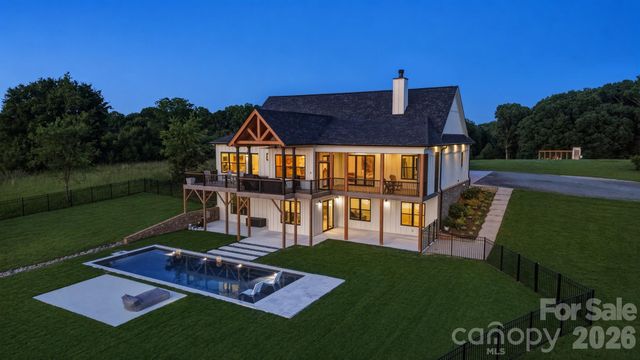 2322 Moss Farm Road, Hickory, NC 28602