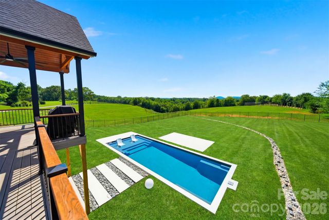 2322 Moss Farm Road, Hickory, NC 28602