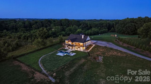 2322 Moss Farm Road, Hickory, NC 28602