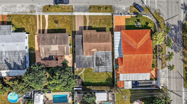 1010 W 33rd Pl, Hialeah, FL 33012