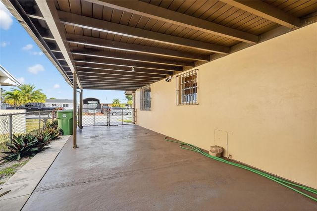 1010 W 33rd Pl, Hialeah, FL 33012