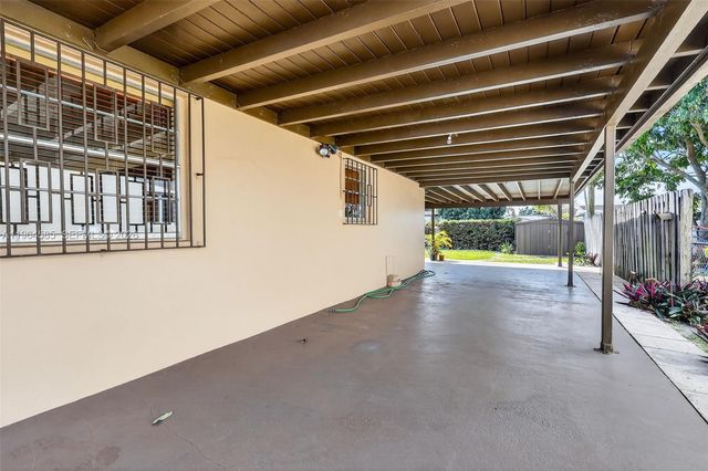 1010 W 33rd Pl, Hialeah, FL 33012