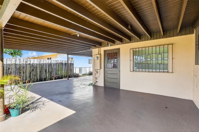 1010 W 33rd Pl, Hialeah, FL 33012