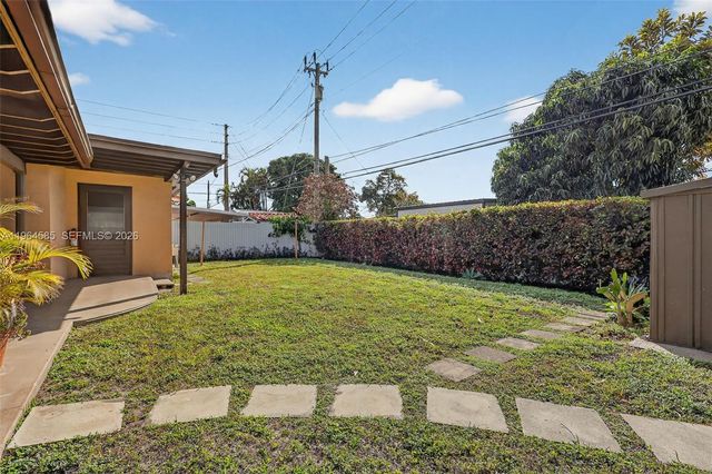 1010 W 33rd Pl, Hialeah, FL 33012