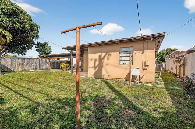 1010 W 33rd Pl, Hialeah, FL 33012