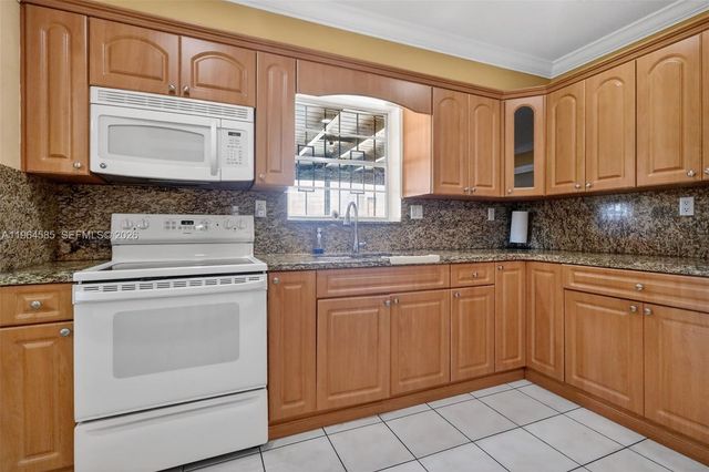 1010 W 33rd Pl, Hialeah, FL 33012