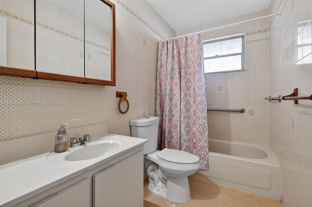 1010 W 33rd Pl, Hialeah, FL 33012