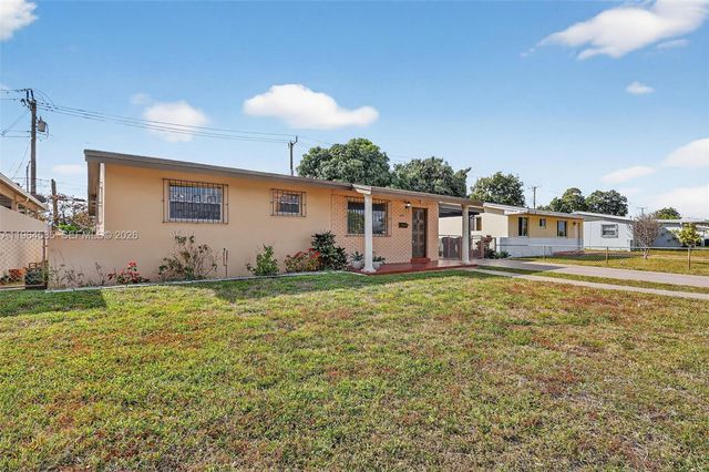 1010 W 33rd Pl, Hialeah, FL 33012