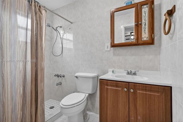 1010 W 33rd Pl, Hialeah, FL 33012