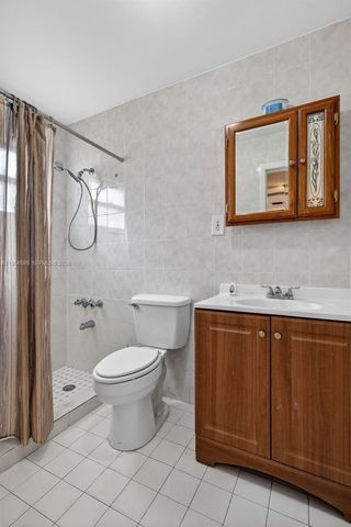 1010 W 33rd Pl, Hialeah, FL 33012