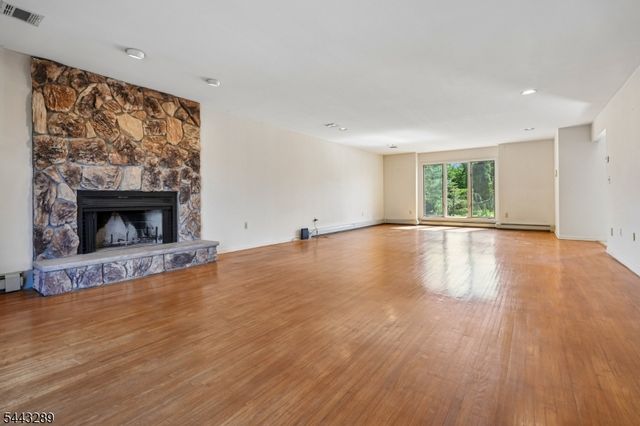 22 Garrity Ter, Montville Twp., NJ 07058