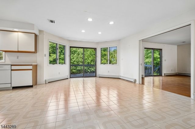 22 Garrity Ter, Montville Twp., NJ 07058