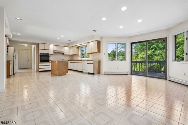 22 Garrity Ter, Montville Twp., NJ 07058