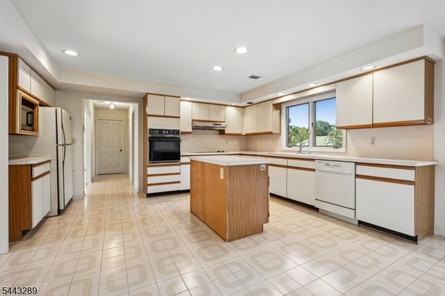 22 Garrity Ter, Montville Twp., NJ 07058