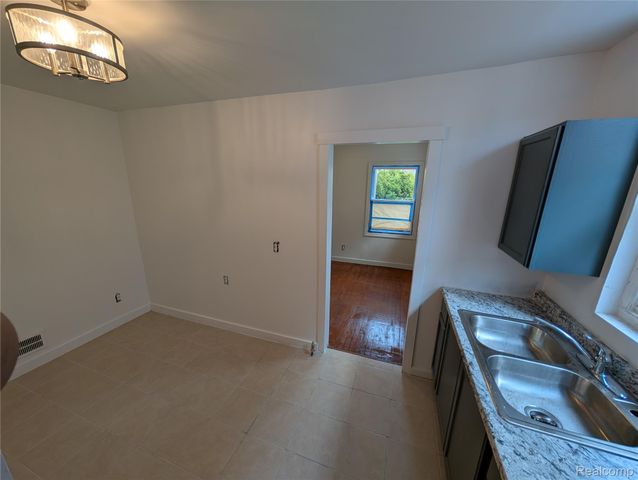 5575 BUCKINGHAM Avenue, Detroit, MI 48224