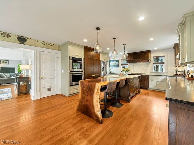 132 South Franklin Street, Chagrin Falls, OH 44022