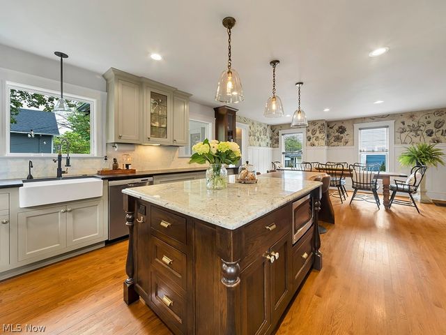 132 South Franklin Street, Chagrin Falls, OH 44022