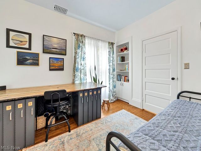 132 South Franklin Street, Chagrin Falls, OH 44022