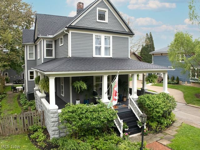 132 South Franklin Street, Chagrin Falls, OH 44022