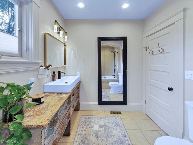 132 South Franklin Street, Chagrin Falls, OH 44022