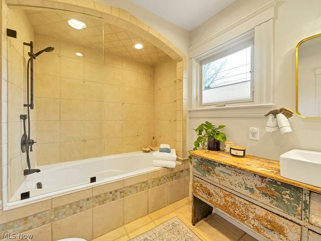 132 South Franklin Street, Chagrin Falls, OH 44022