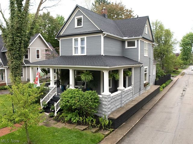 132 South Franklin Street, Chagrin Falls, OH 44022