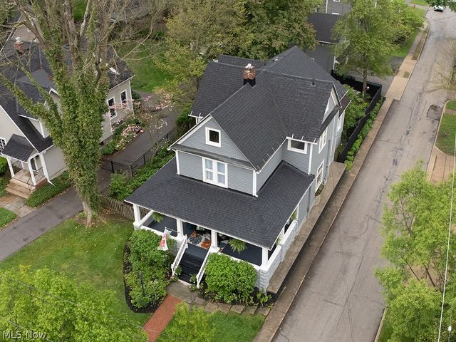 132 South Franklin Street, Chagrin Falls, OH 44022