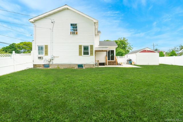 72 Peckham Avenue, Islip, NY 11751