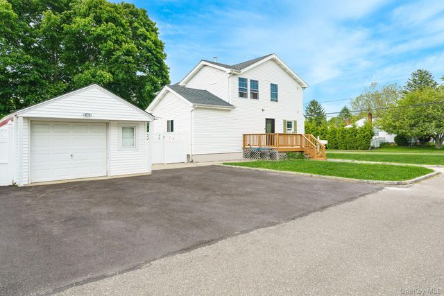 72 Peckham Avenue, Islip, NY 11751