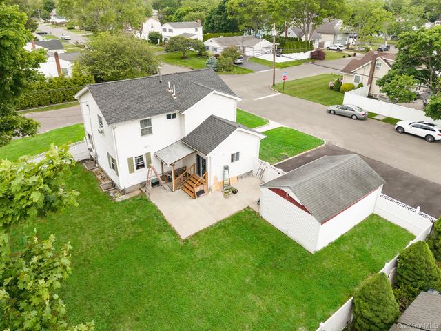72 Peckham Avenue, Islip, NY 11751