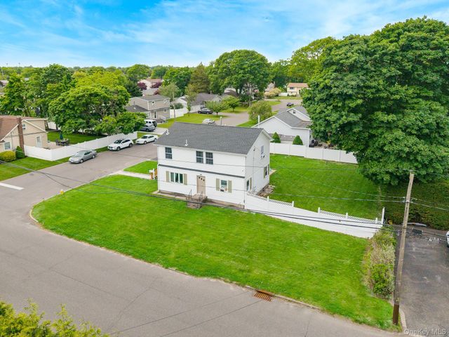 72 Peckham Avenue, Islip, NY 11751