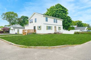 72 Peckham Avenue, Islip, NY 11751