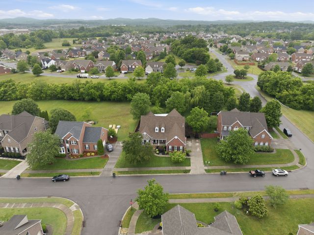 2205 Dominick Dr, Nolensville, TN 37135