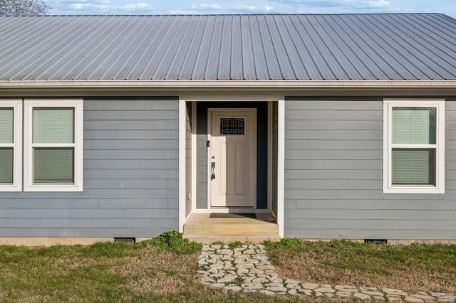 2717 Longstreet Ave, Pleasant View, TN 37146