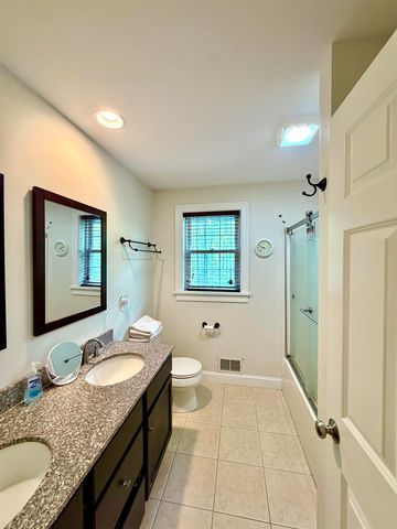 137A Court Street, Exeter, NH 03833