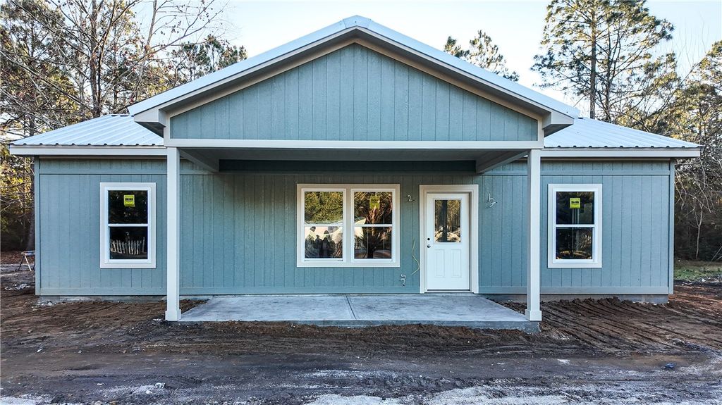 1932 Black Road SE, Darien, GA 31305