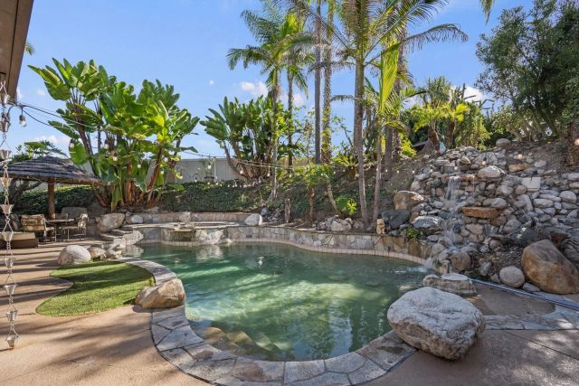 1180 Academy Ln, Vista, CA 92081